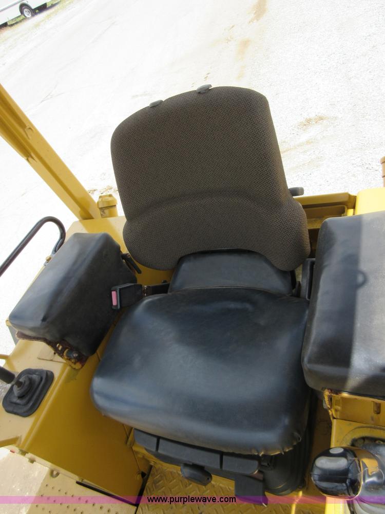 image for item D2439 1999 Caterpillar D3C XL Series III dozer