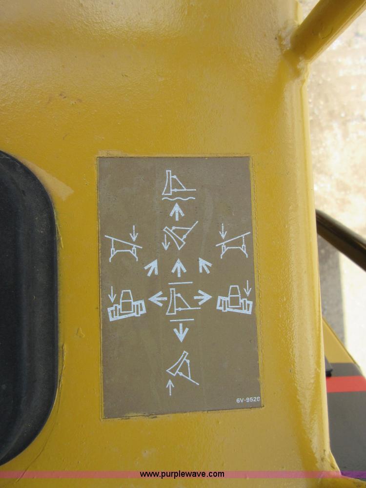 image for item D2439 1999 Caterpillar D3C XL Series III dozer