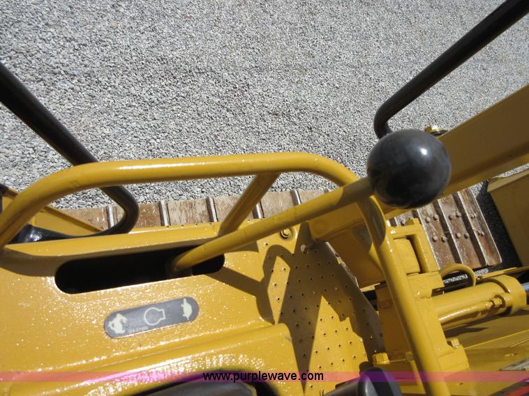 image for item D2439 1999 Caterpillar D3C XL Series III dozer