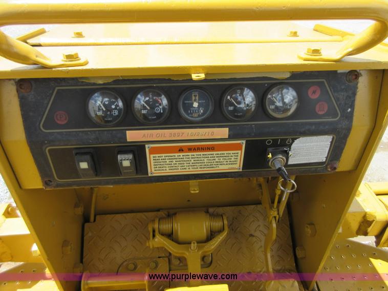 image for item D2439 1999 Caterpillar D3C XL Series III dozer