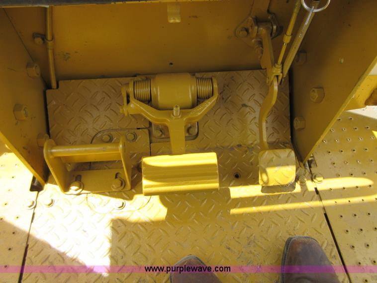 image for item D2439 1999 Caterpillar D3C XL Series III dozer