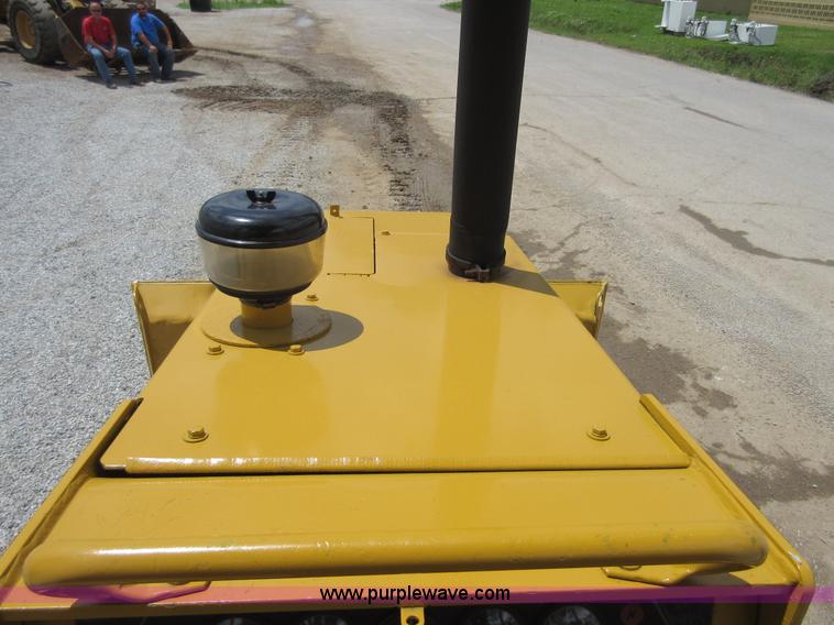 image for item D2439 1999 Caterpillar D3C XL Series III dozer