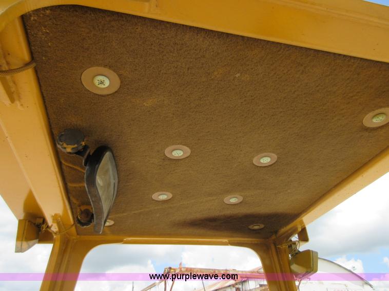 image for item D2439 1999 Caterpillar D3C XL Series III dozer