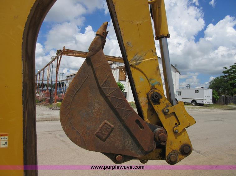 image for item D2440 2001 Caterpillar 420D backhoe