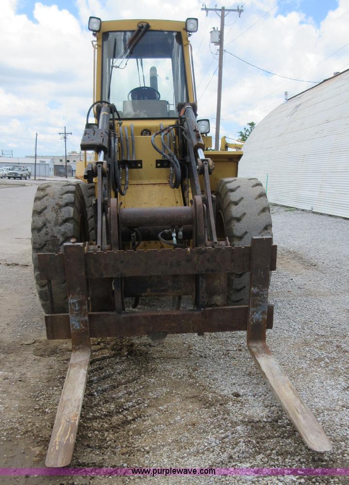 image for item D2441 1995 Caterpillar IT14F integrated tool carrier