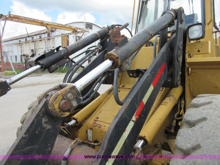 image for item D2441 1995 Caterpillar IT14F integrated tool carrier