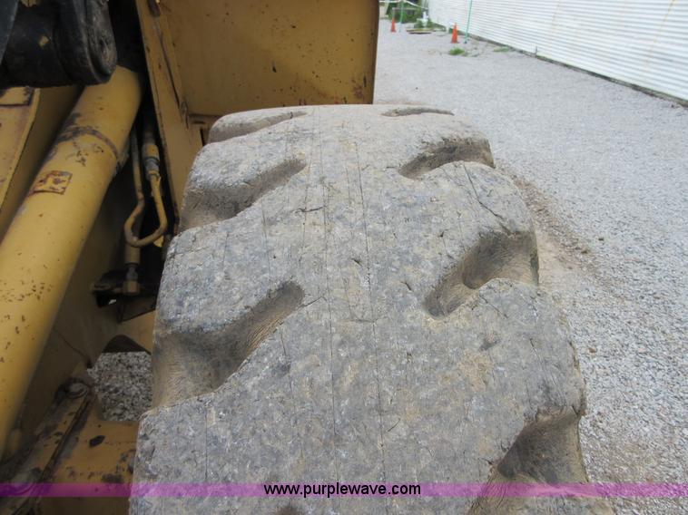 image for item D2441 1995 Caterpillar IT14F integrated tool carrier