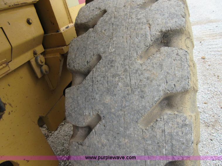 image for item D2441 1995 Caterpillar IT14F integrated tool carrier