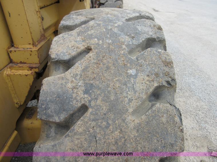 image for item D2441 1995 Caterpillar IT14F integrated tool carrier