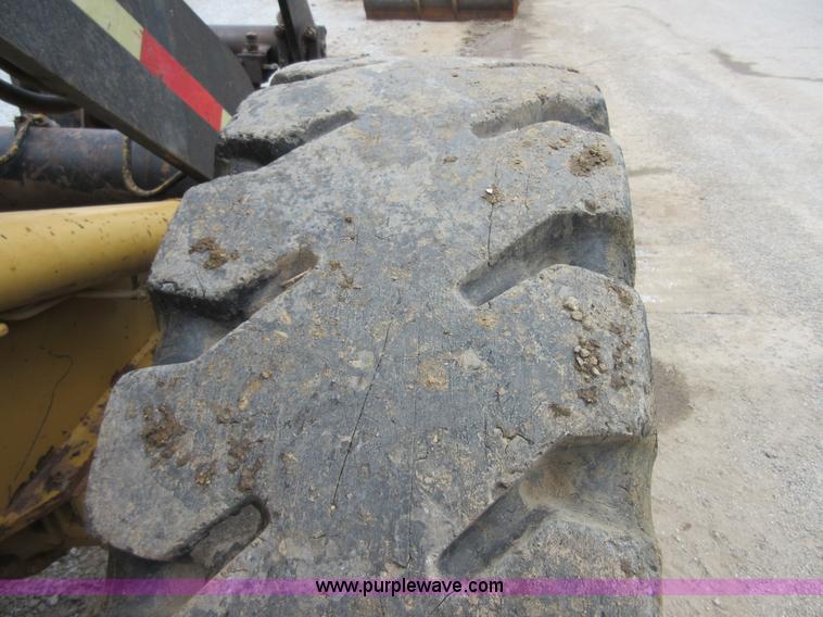 image for item D2441 1995 Caterpillar IT14F integrated tool carrier