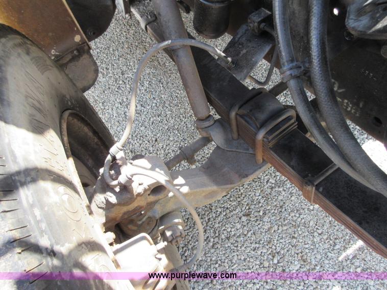 image for item D2442 1990 International 4900 flatbed truck