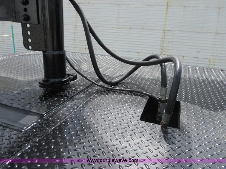 image for item D2442 1990 International 4900 flatbed truck