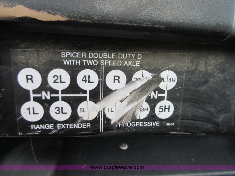 image for item D2442 1990 International 4900 flatbed truck