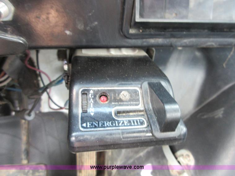 image for item D2442 1990 International 4900 flatbed truck