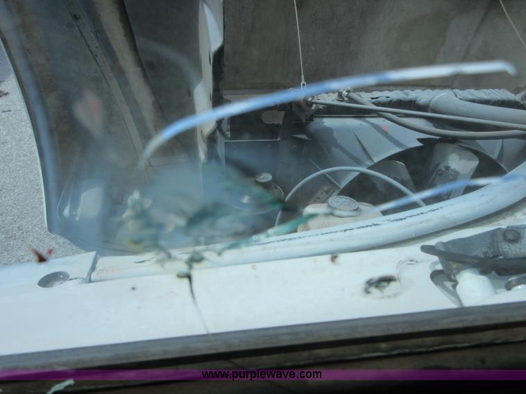 image for item D2442 1990 International 4900 flatbed truck