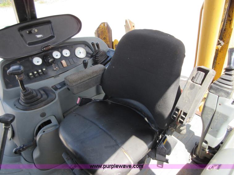 image for item D2444 2001 Caterpillar 420D backhoe