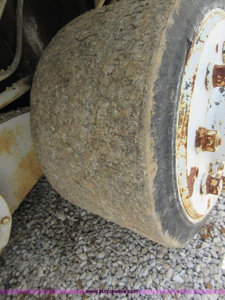 image for item D2446 Cedarapids CR451 asphalt paver