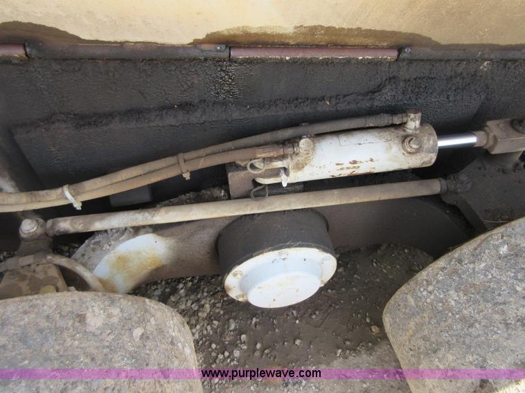 image for item D2446 Cedarapids CR451 asphalt paver