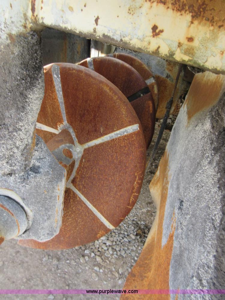 image for item D2446 Cedarapids CR451 asphalt paver