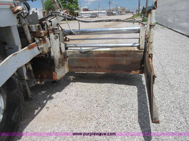 image for item D2446 Cedarapids CR451 asphalt paver