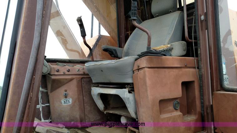 image for item F7794 1984 Case 880D excavator