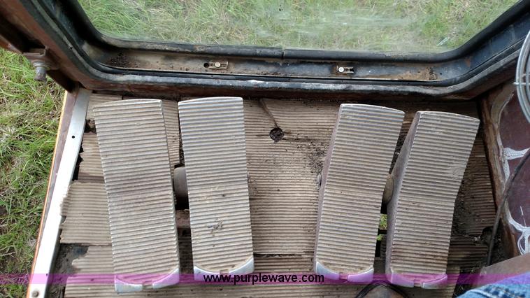 image for item F7794 1984 Case 880D excavator