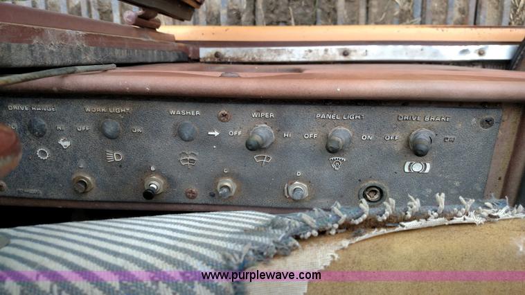 image for item F7794 1984 Case 880D excavator