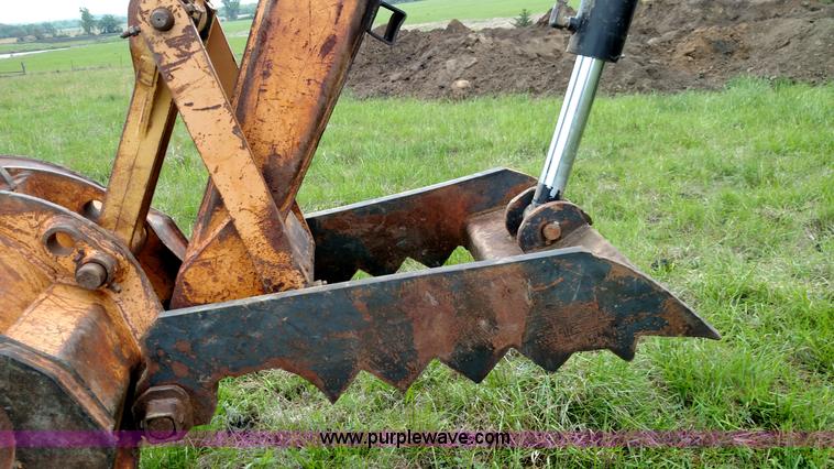 image for item F7794 1984 Case 880D excavator