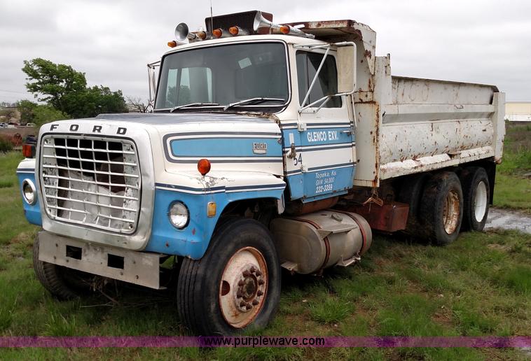 image for item F7795 1977 Ford dump truck