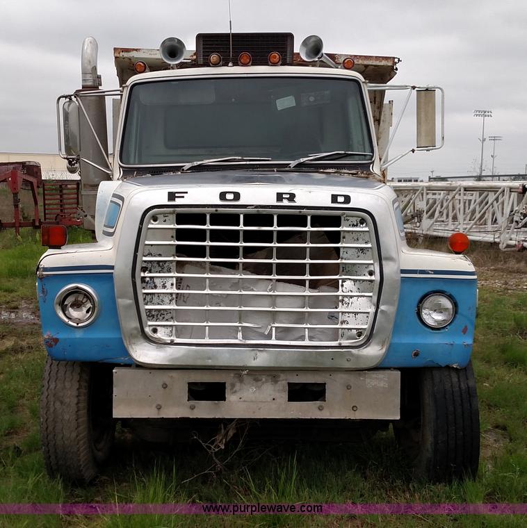 image for item F7795 1977 Ford dump truck