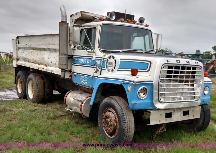 image for item F7795 1977 Ford dump truck