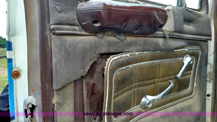 image for item F7795 1977 Ford dump truck