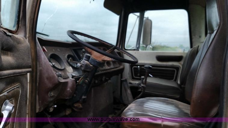 image for item F7795 1977 Ford dump truck