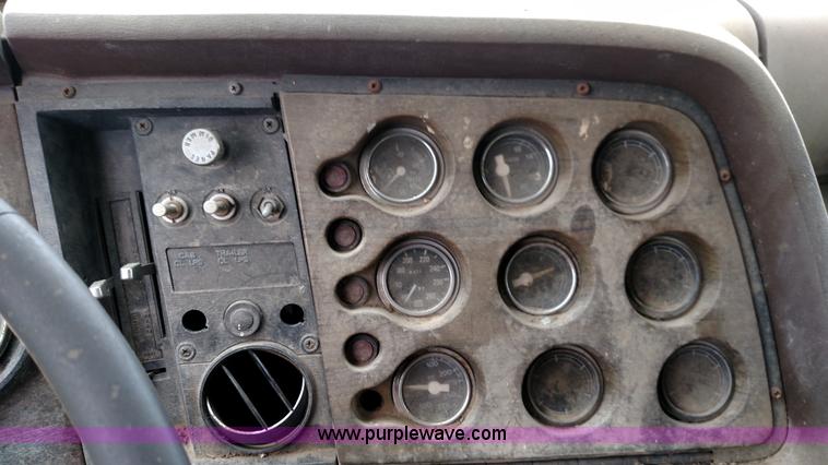 image for item F7795 1977 Ford dump truck