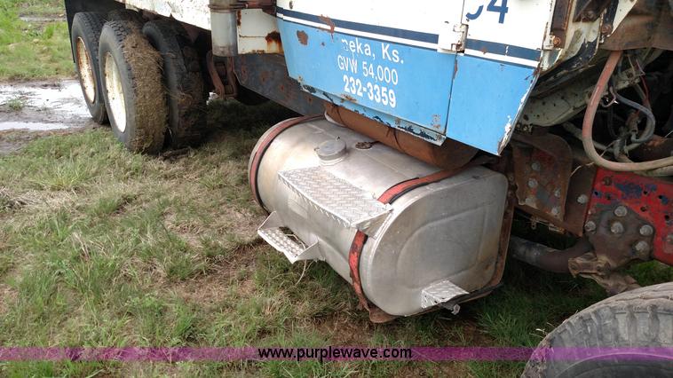 image for item F7795 1977 Ford dump truck