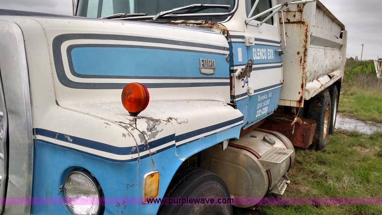 image for item F7795 1977 Ford dump truck