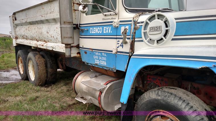 image for item F7795 1977 Ford dump truck