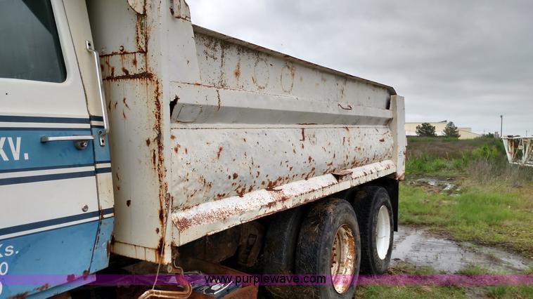 image for item F7795 1977 Ford dump truck