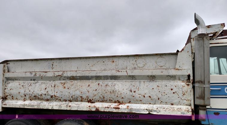 image for item F7795 1977 Ford dump truck