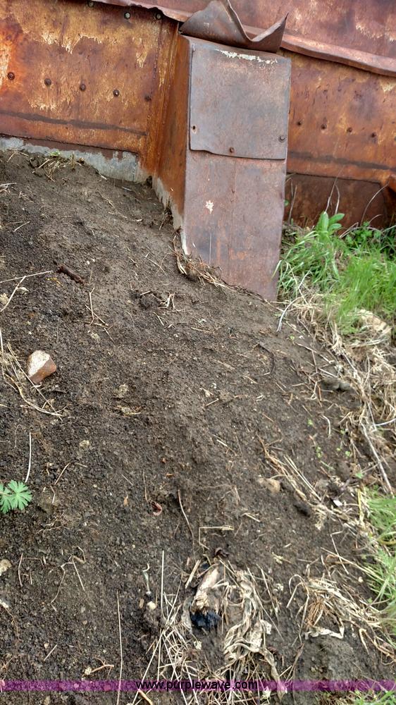 image for item F7795 1977 Ford dump truck