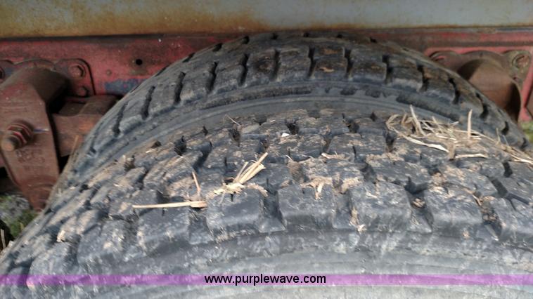 image for item F7795 1977 Ford dump truck