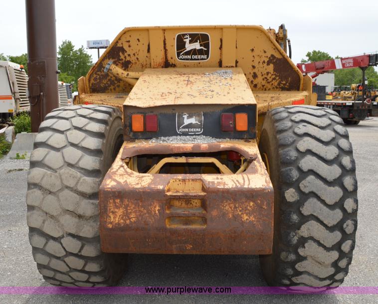 image for item G3551 1993 John Deere 762B elevating scraper