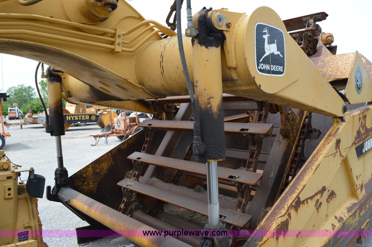 image for item G3551 1993 John Deere 762B elevating scraper