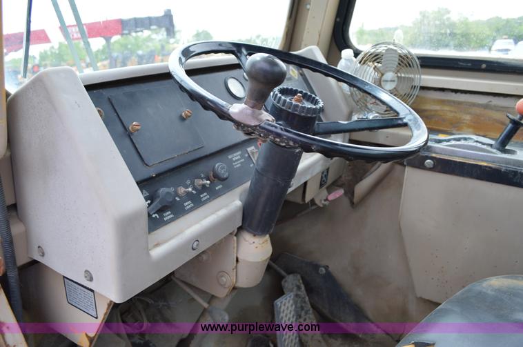 image for item G3551 1993 John Deere 762B elevating scraper