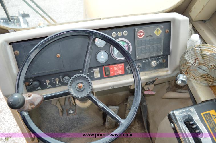 image for item G3551 1993 John Deere 762B elevating scraper