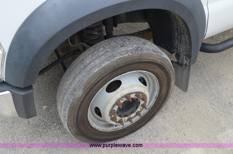 image for item G3553 2008 Ford F550 Super Duty XL truck cab and chassis