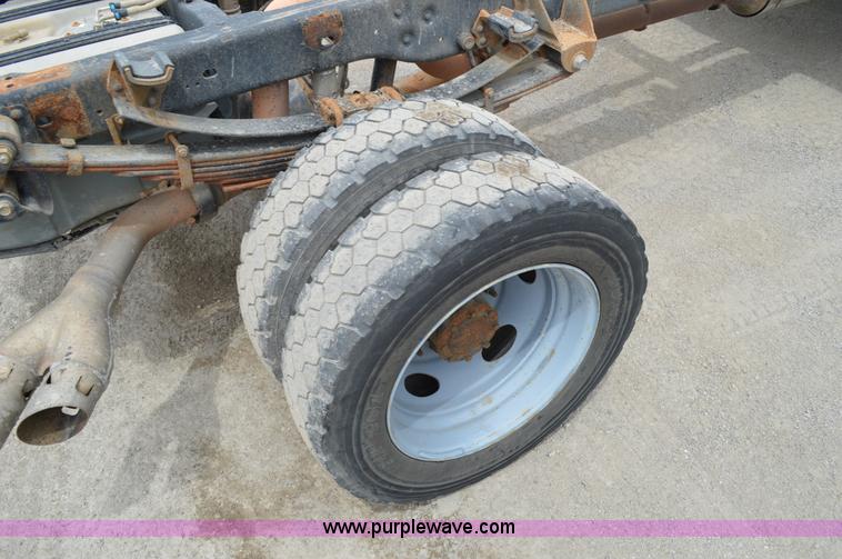 image for item G3553 2008 Ford F550 Super Duty XL truck cab and chassis