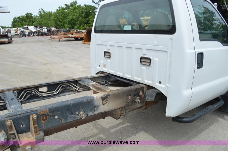 image for item G3553 2008 Ford F550 Super Duty XL truck cab and chassis