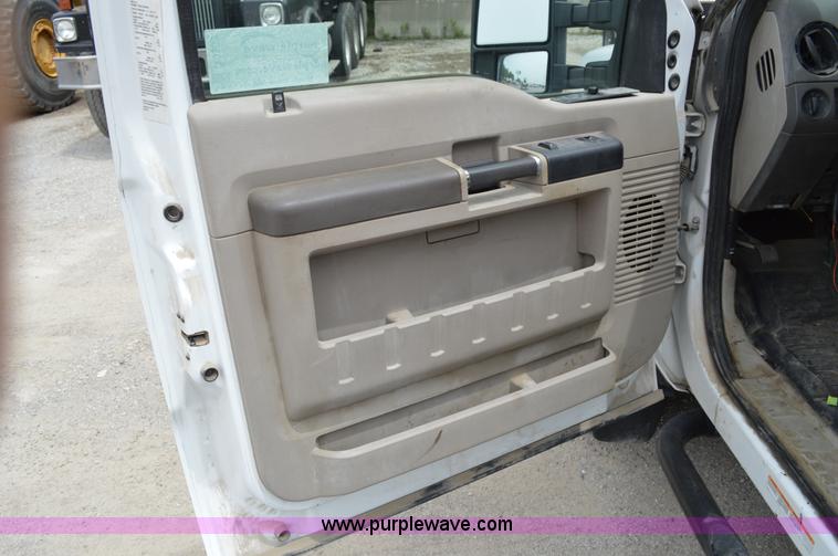 image for item G3553 2008 Ford F550 Super Duty XL truck cab and chassis