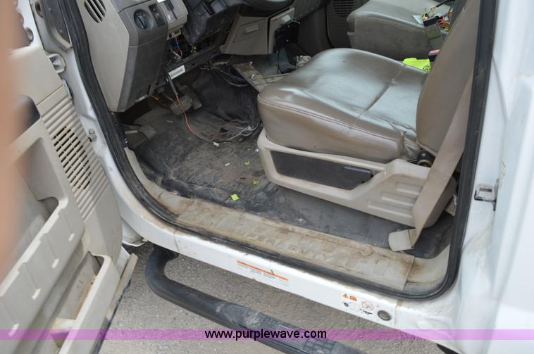 image for item G3553 2008 Ford F550 Super Duty XL truck cab and chassis